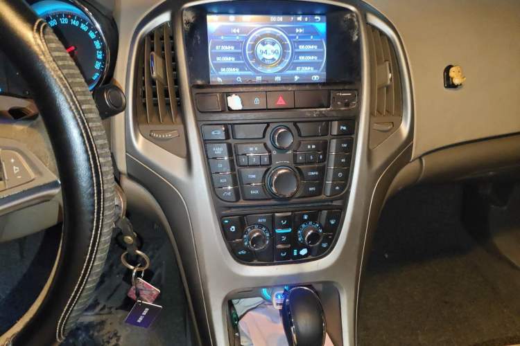 Used Buick GT 2013 GT 1.6L Automatic Fashion Edition Audio And AC Panel