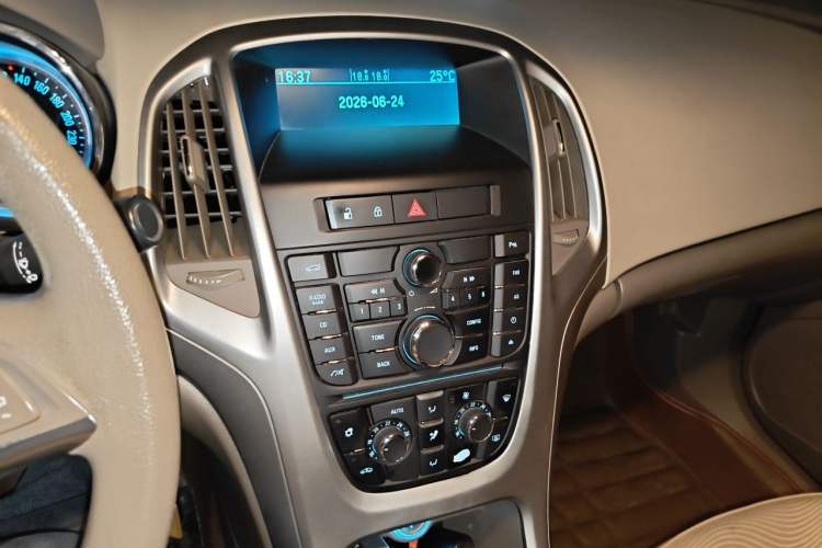 Used Buick GT 2013 GT 1.6L Manual Entry-Level Model Audio And AC Panel