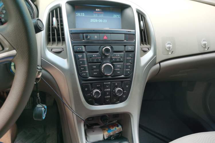 Used Buick GT 2013 GT 1.6L Manual Entry-Level Model Audio And AC Panel