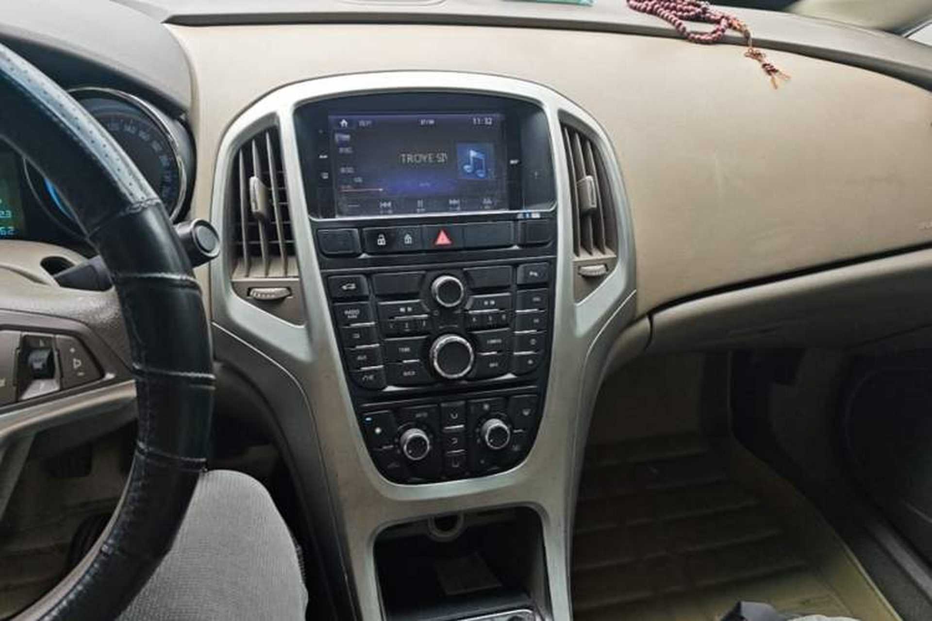 Used Buick GT 2013 GT 1.6L Manual Entry-Level Model Audio And AC Panel