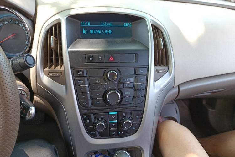 Used Buick GT 2013 GT 1.6L Automatic Fashion Edition Audio And AC Panel