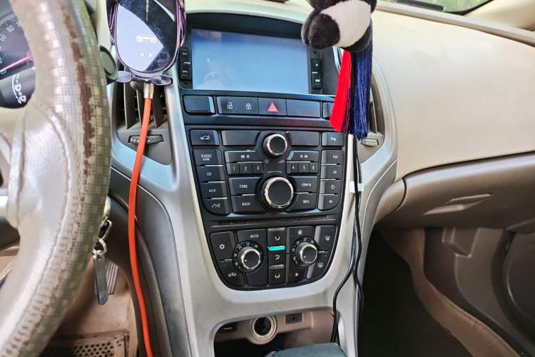 Used Buick GT 2013 GT 1.6L Automatic Fashion Edition Audio And AC Panel