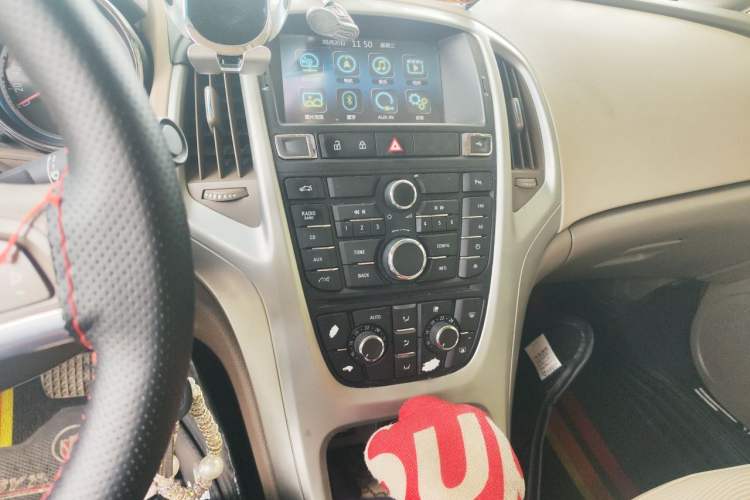 Used Buick GT 2013 GT 1.6L Automatic Fashion Edition Audio And AC Panel