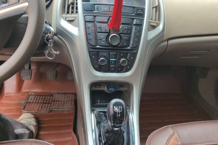 Used Buick GT 2013 GT 1.6L Manual Entry-Level Model Audio And AC Panel