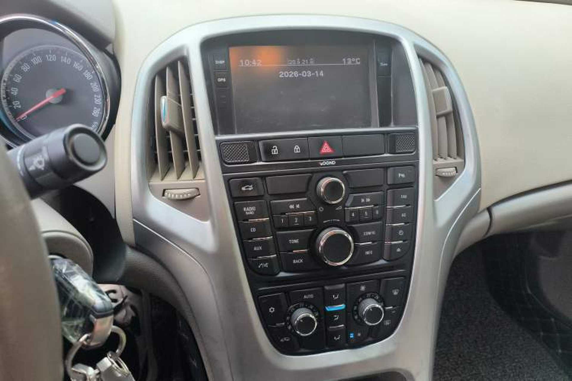 Used Buick GT 2013 GT 1.6L Automatic Fashion Edition Audio And AC Panel