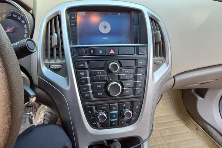 Used Buick GT 2013 GT 1.6L Manual Entry-Level Model Audio And AC Panel