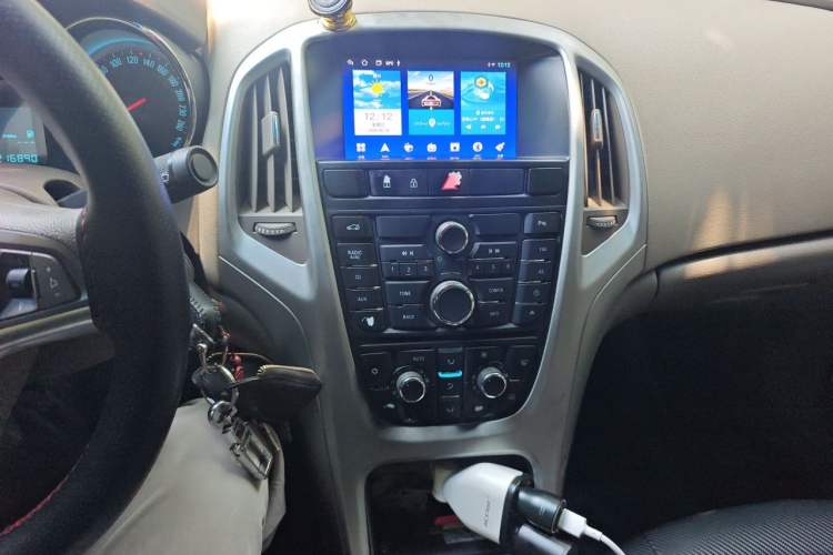 Used Buick GT 2013 GT 1.6L Manual Entry-Level Model Audio And AC Panel