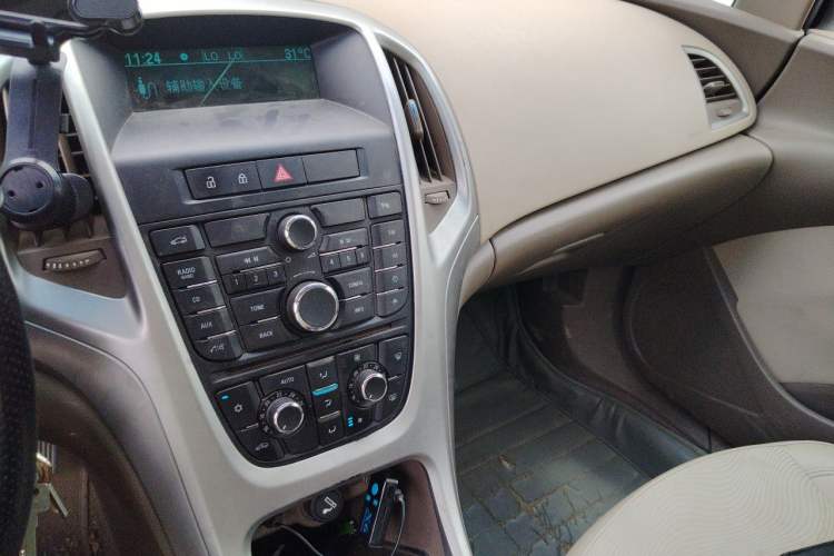 Used Buick GT 2013 GT 1.6L Manual Entry-Level Model Audio And AC Panel