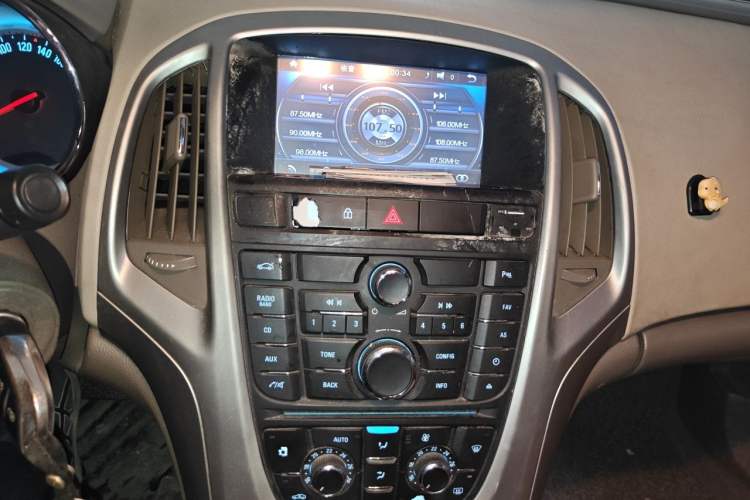 Used Buick GT 2013 GT 1.6L Automatic Fashion Edition Audio And AC Panel
