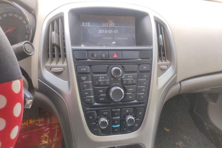 Used Buick GT 2013 GT 1.6L Automatic Fashion Edition Audio And AC Panel