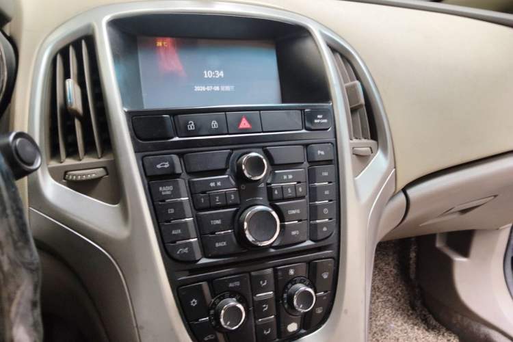 Used Buick GT 2013 GT 1.6L Automatic Fashion Edition Audio And AC Panel