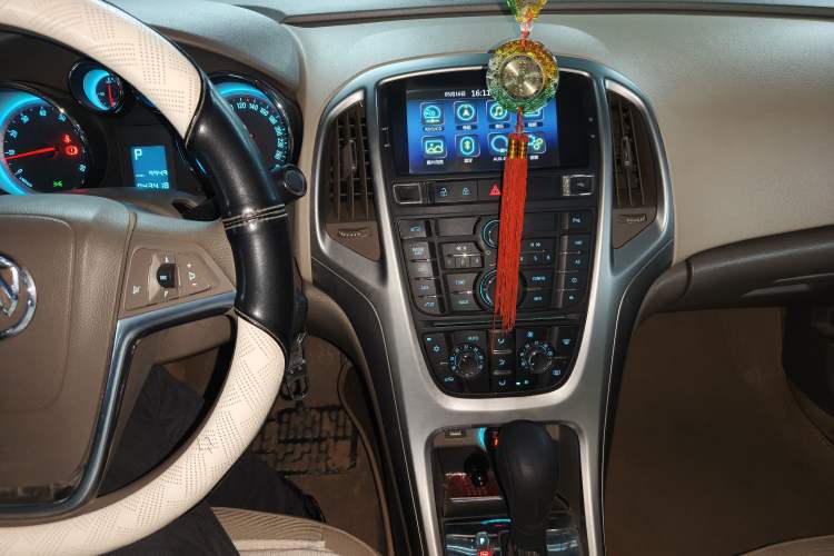 Used Buick GT 2013 GT 1.6L Automatic Fashion Edition Audio And AC Panel