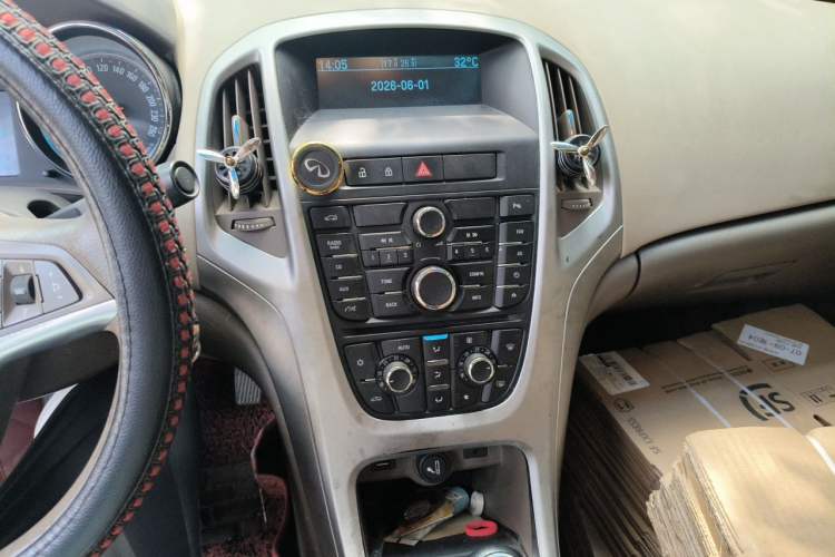 Used Buick GT 2013 GT 1.6L Manual Entry-Level Model Audio And AC Panel