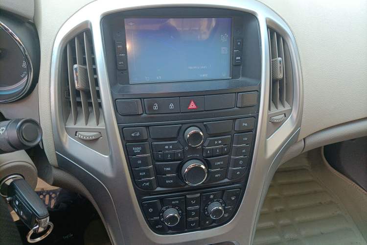 Used Buick GT 2013 GT 1.6L Automatic Fashion Edition Audio And AC Panel