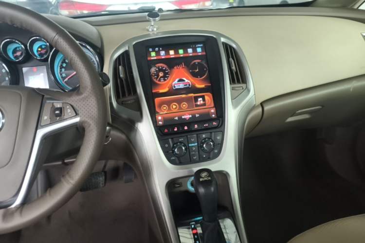 Used Buick GT 2013 GT 1.6L Automatic Fashion Edition Audio And AC Panel