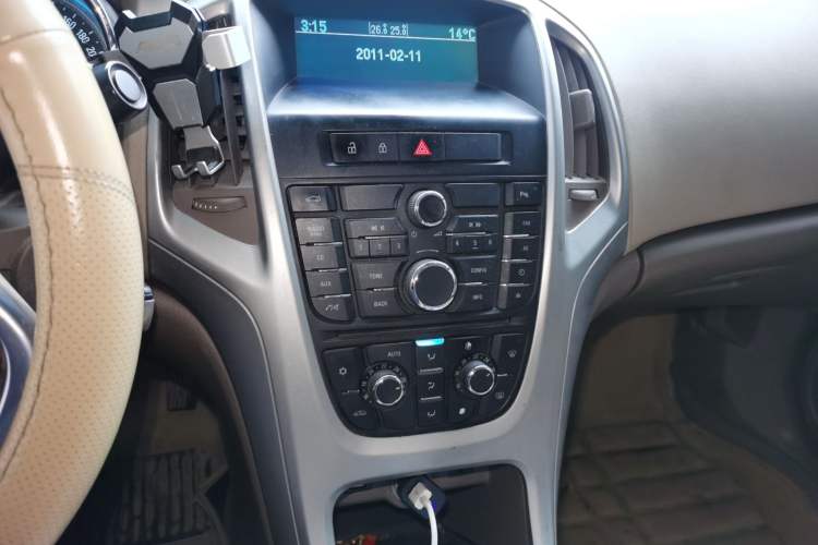 Used Buick GT 2013 GT 1.6L Manual Entry-Level Model Audio And AC Panel