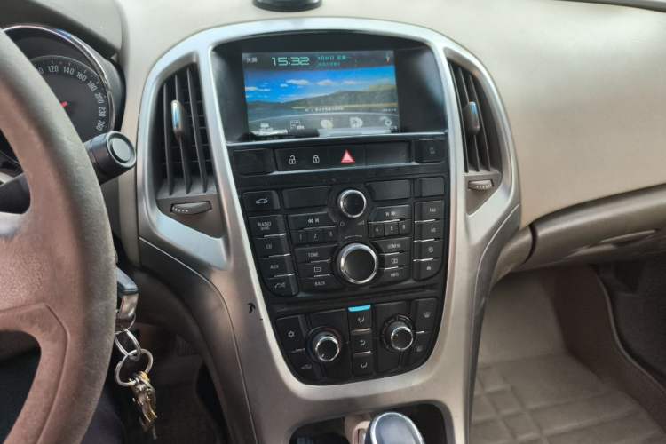 Used Buick GT 2013 GT 1.6L Automatic Comfort Edition Audio And AC Panel