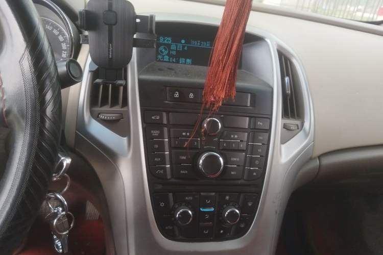 Used Buick GT 2013 GT 1.6L Manual Entry-Level Model Audio And AC Panel