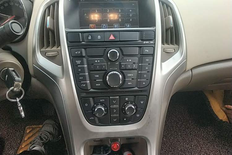 Used Buick GT 2013 GT 1.6L Manual Entry-Level Model Audio And AC Panel