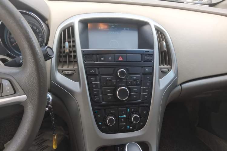 Used Buick GT 2013 GT 1.6L Automatic Fashion Edition Audio And AC Panel