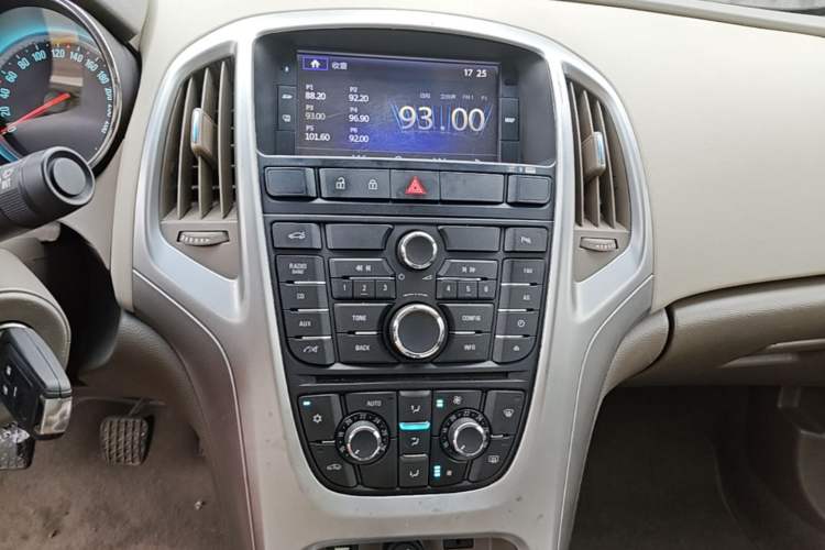 Used Buick GT 2013 GT 1.6L Manual Entry-Level Model Audio And AC Panel