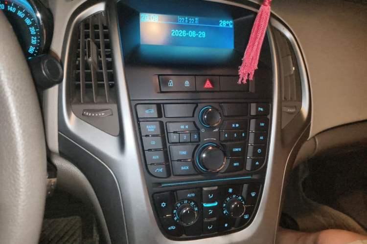 Used Buick GT 2013 GT 1.6L Automatic Fashion Edition Audio And AC Panel