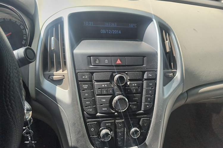 Used Buick GT 2013 GT 1.6L Automatic Fashion Edition Audio And AC Panel