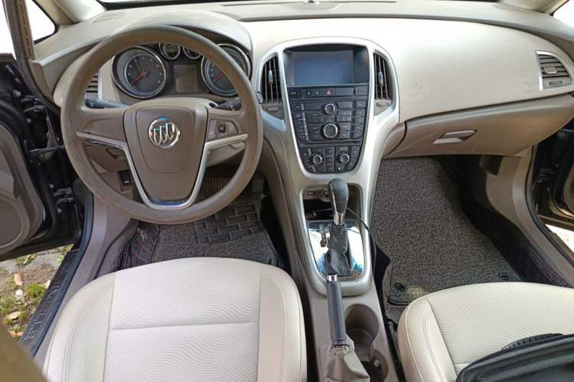 Used Buick GT 2013 GT 1.6L Automatic Fashion Edition Center Console