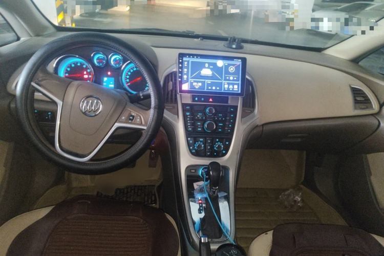 Used Buick GT 2013 GT 1.6L Automatic Fashion Edition Center Console