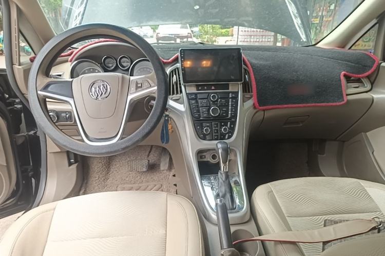 Used Buick GT 2013 GT 1.6L Automatic Fashion Edition Center Console