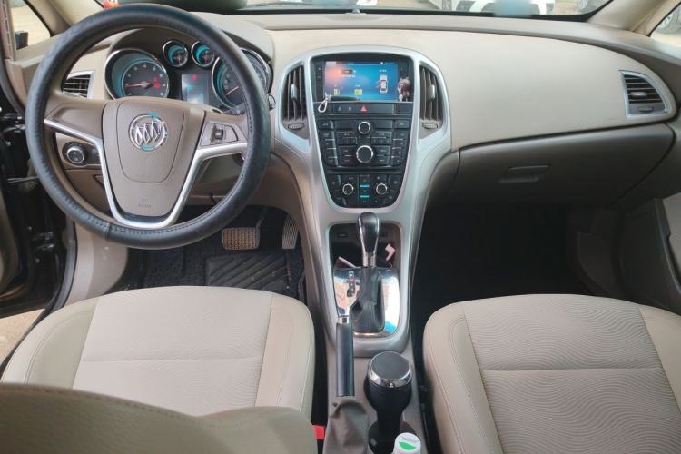 Used Buick GT 2013 GT 1.6L Automatic Fashion Edition Center Console