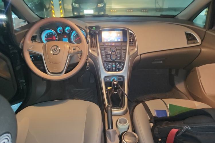 Used Buick GT 2013 GT 1.6L Manual Entry-Level Model Center Console