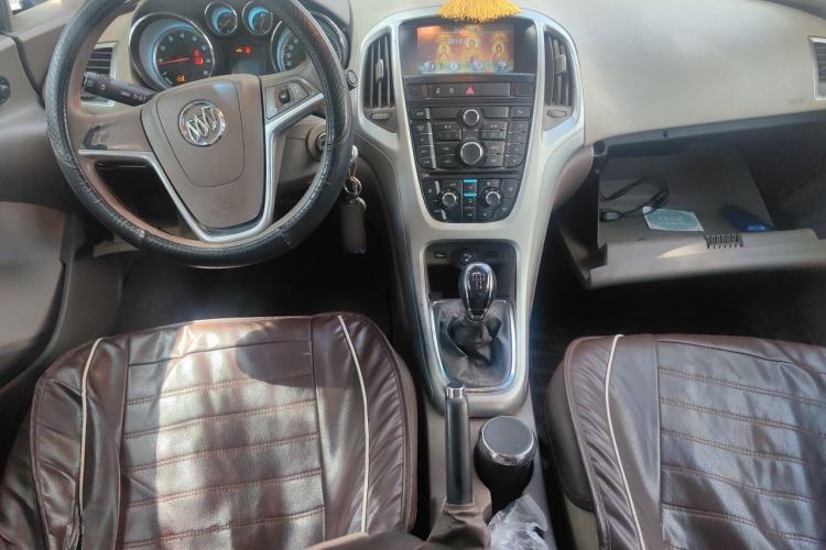 Used Buick GT 2013 GT 1.6L Manual Entry-Level Model Center Console