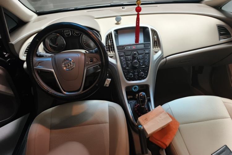 Used Buick GT 2013 GT 1.6L Manual Entry-Level Model Center Console