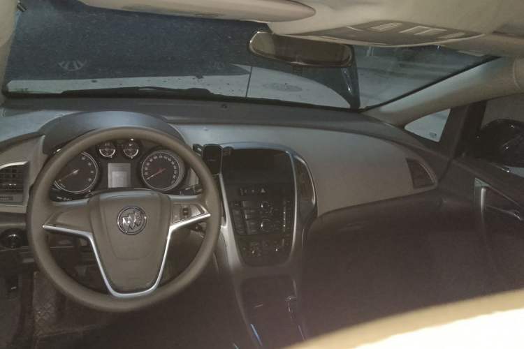 Used Buick GT 2013 GT 1.6L Manual Entry-Level Model Center Console