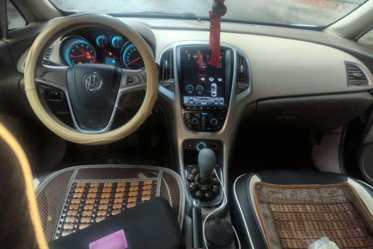 Used Buick GT 2013 GT 1.6L Manual Entry-Level Model Center Console
