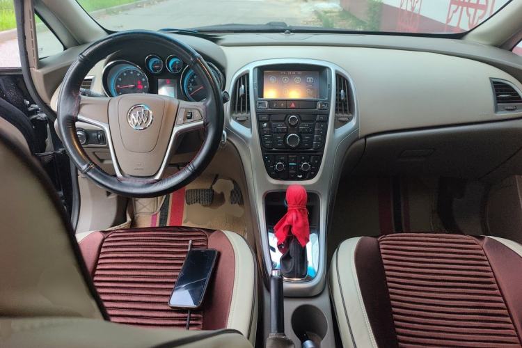 Used Buick GT 2013 GT 1.6L Automatic Fashion Edition Center Console