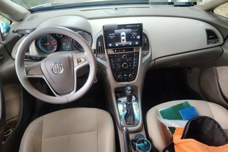Used Buick GT 2013 GT 1.6L Automatic Fashion Edition Center Console