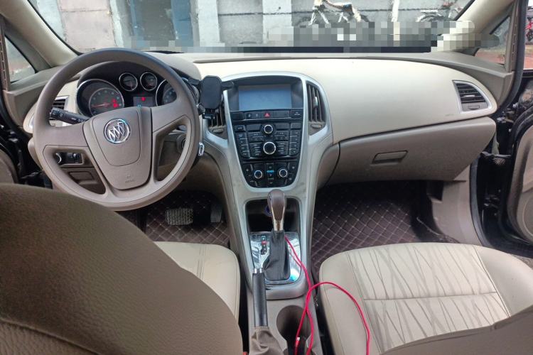 Used Buick GT 2013 GT 1.6L Automatic Comfort Edition Center Console