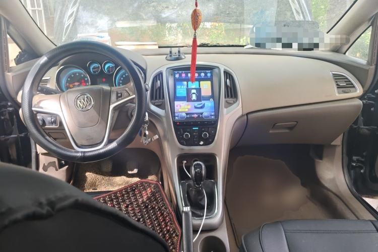 Used Buick GT 2013 GT 1.6L Manual Entry-Level Model Center Console