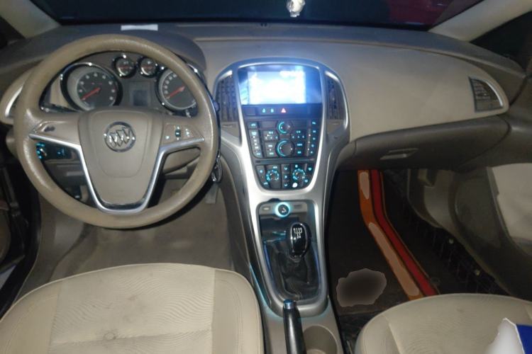 Used Buick GT 2013 GT 1.6L Manual Entry-Level Model Center Console