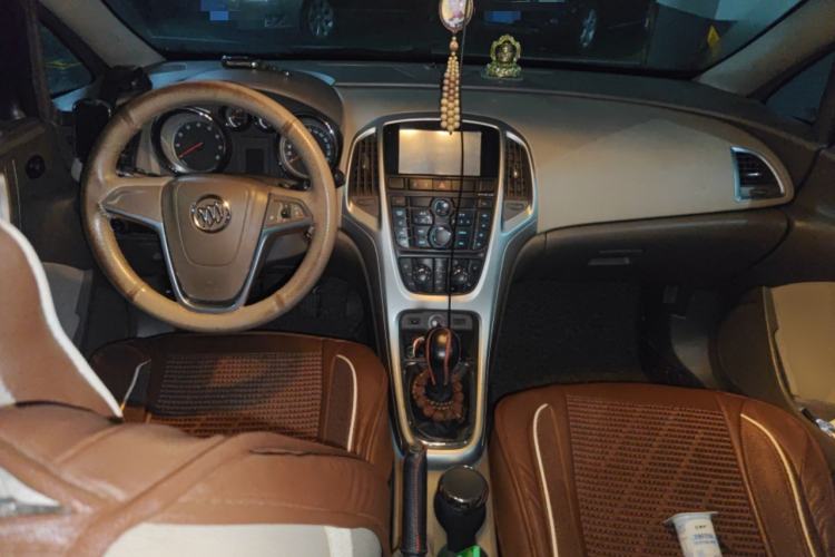 Used Buick GT 2013 GT 1.6L Manual Entry-Level Model Center Console