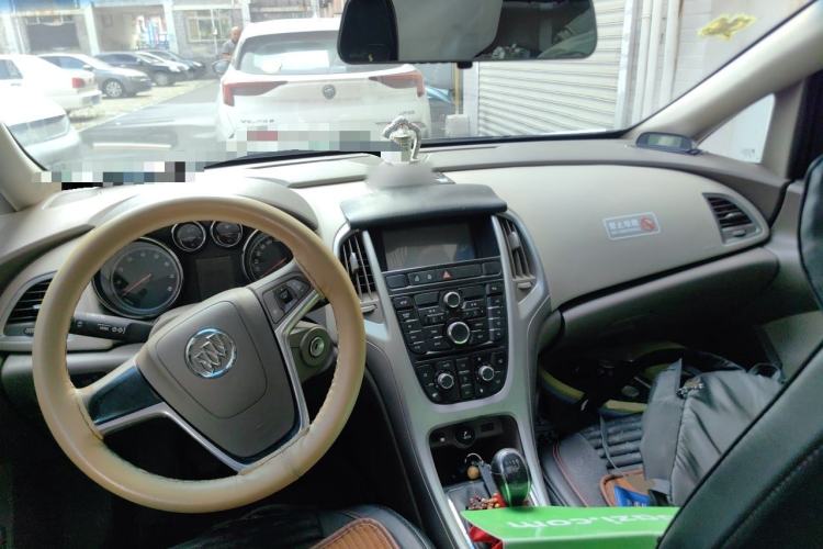 Used Buick GT 2013 GT 1.6L Manual Entry-Level Model Center Console