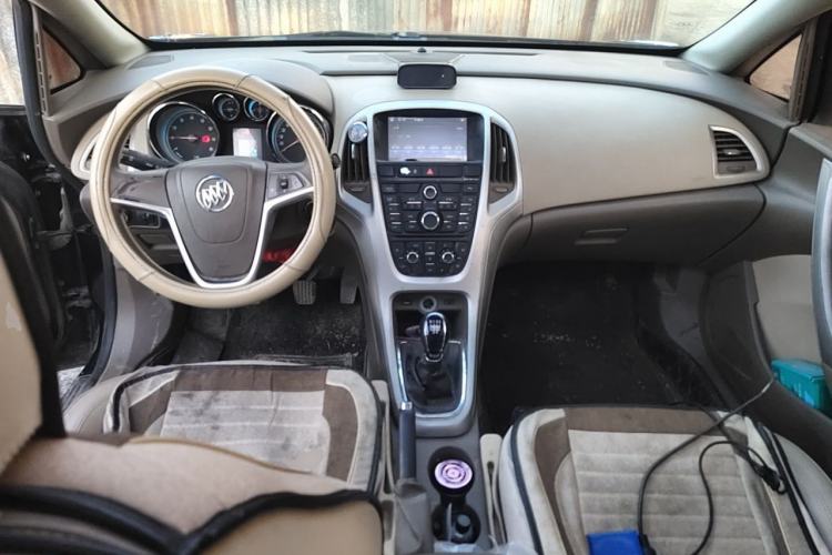 Used Buick GT 2013 GT 1.6L Manual Entry-Level Model Center Console