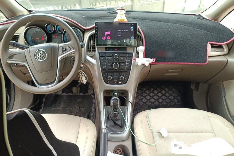 Used Buick GT 2013 GT 1.6L Manual Entry-Level Model Center Console