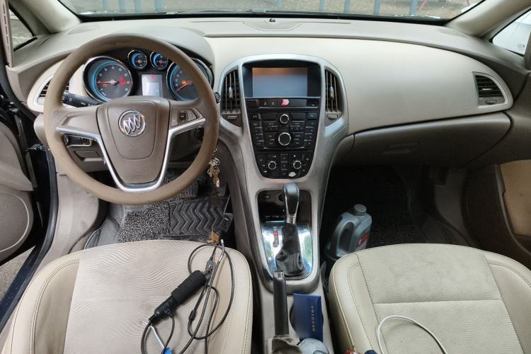 Used Buick GT 2013 GT 1.6L Automatic Fashion Edition Center Console