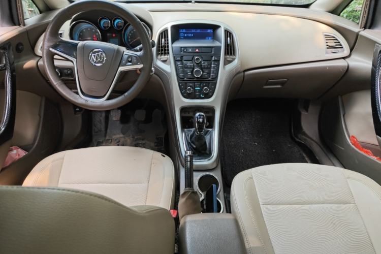 Used Buick GT 2013 GT 1.6L Manual Entry-Level Model Center Console