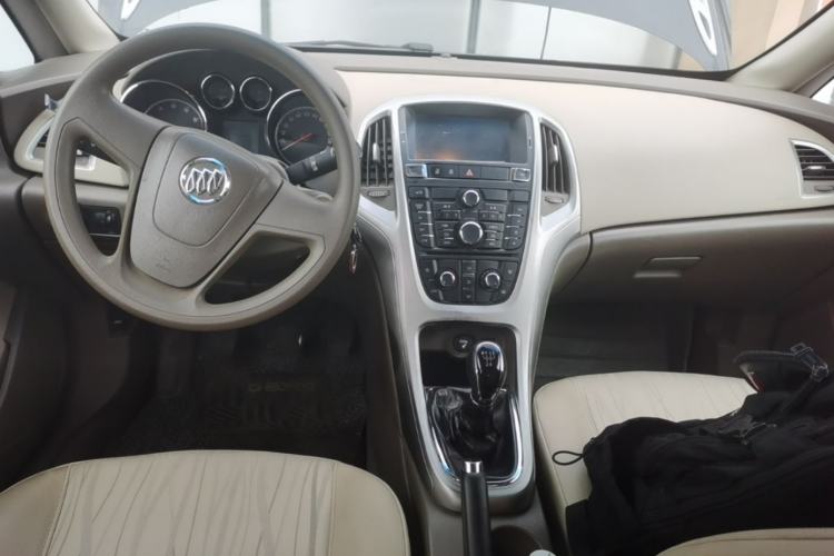 Used Buick GT 2013 GT 1.6L Manual Comfort Edition Center Console