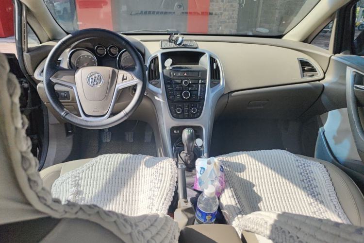 Used Buick GT 2013 GT 1.6L Manual Entry-Level Model Center Console