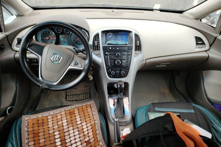 Used Buick GT 2013 GT 1.6L Automatic Fashion Edition Center Console